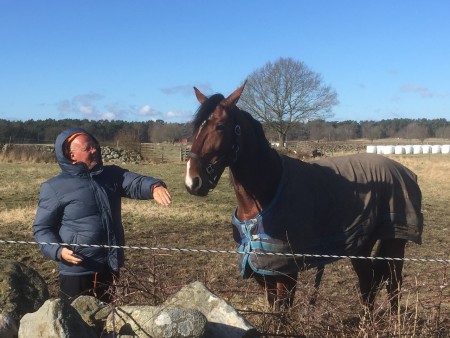 Kemas Magic i hagen innan kvällens tävlingar 150313